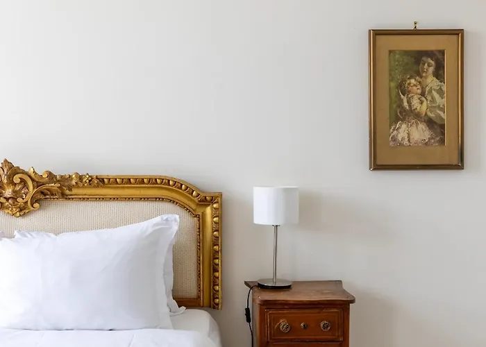 Elegant In Prati Apartment