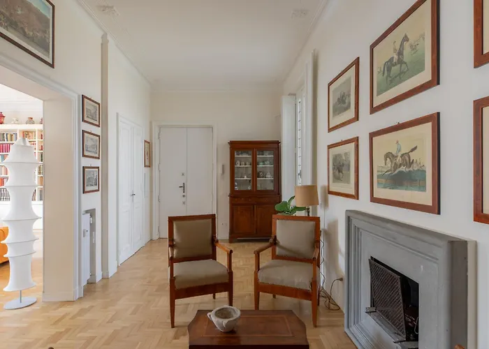 Elegant In Prati Apartment